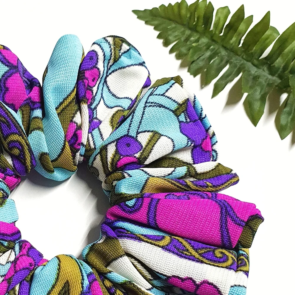 Large Vintage Print Scrunchie - Picture 2 of 4